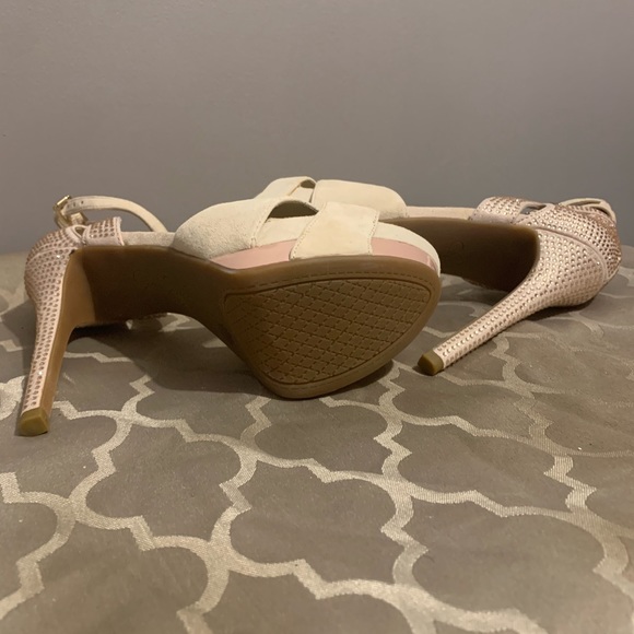 Pink platform pumps . Never worn - Picture 4 of 5